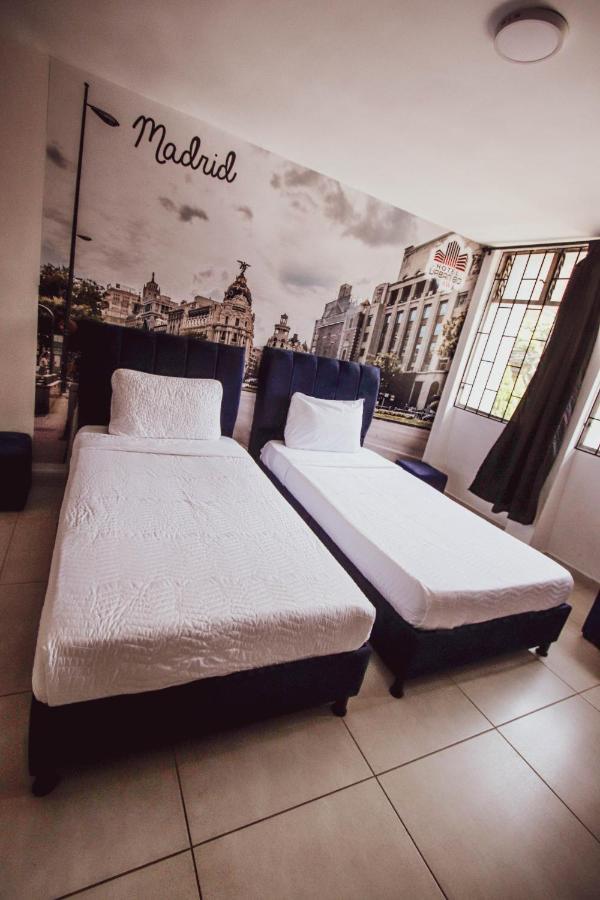 Aw Hotel Urban 80 Медельин Экстерьер фото