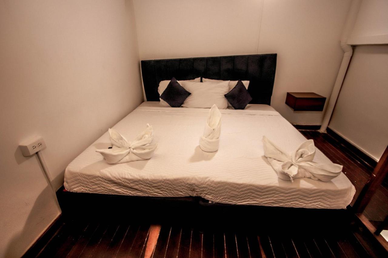 Aw Hotel Urban 80 Медельин Экстерьер фото